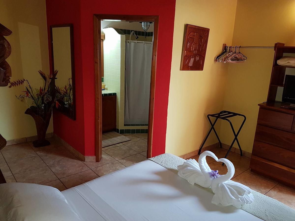 Alan'S Paradise Hotel Placencia Extérieur photo